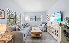 Downtown Cottage - Walk To The Beach & Restaurants